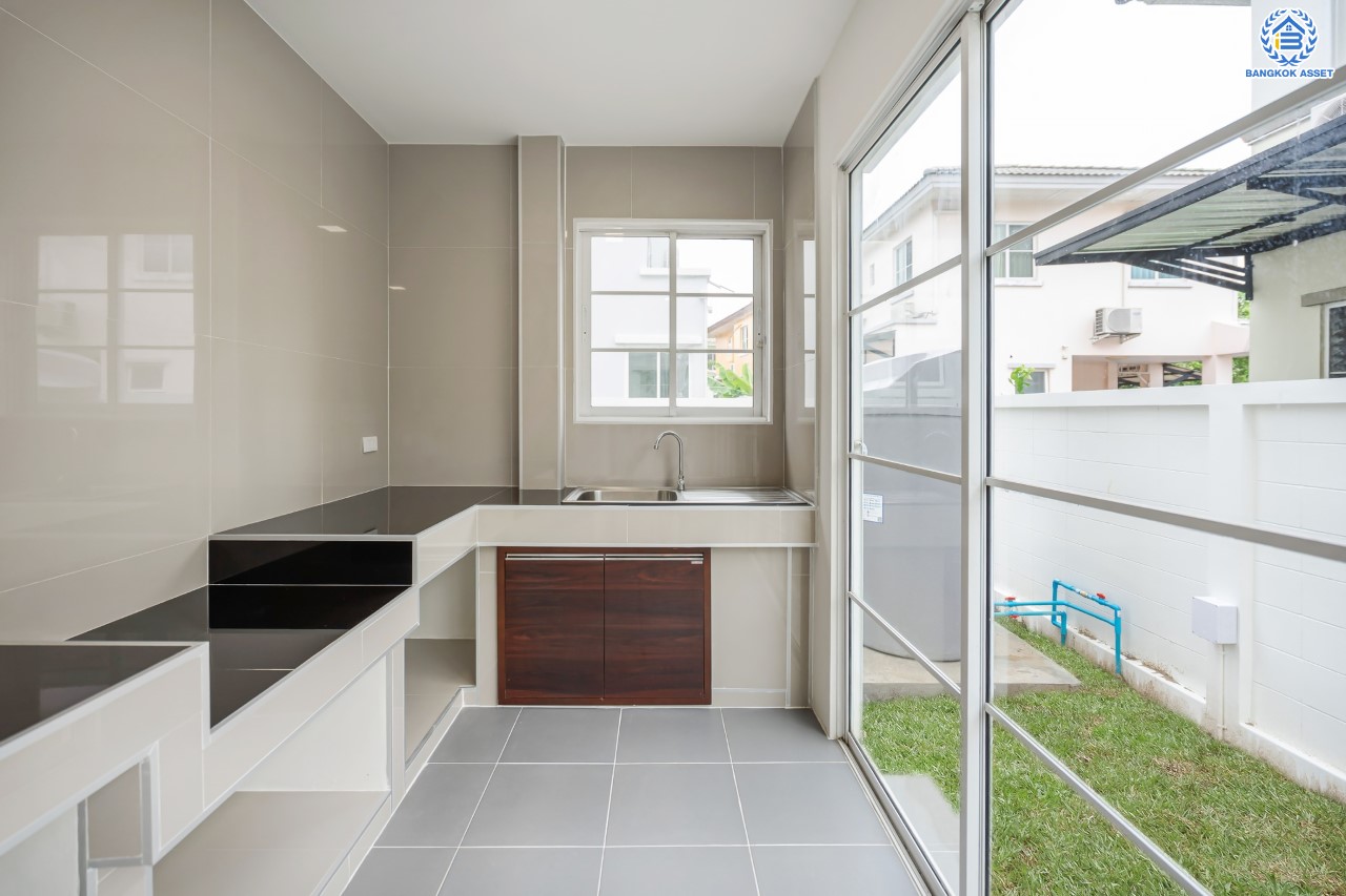 บ้านมือสองตกแต่งใหม่ ม.ชลลดา วัดลาดปลาดุก หลังมุม คุณภาพระดับ L&H บนเนื้อที่ 57.6 ตร.ว. ฟังก์ชัน 3 ห้องนอน 2 ห้องน้ำ 2 ที่จอดรถ บนทำเลศักยภาพ เพียง 15 นาทีถึง เซ็นทรัลเวสท์เกต ใกล้รถไฟฟ้าสายสีม่วง "สถานีคลองบางไผ่"...